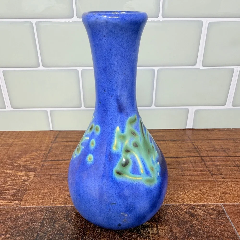 VTG Earthworks Barbados Studio Art Pottery Slender Bud Vase (2006)